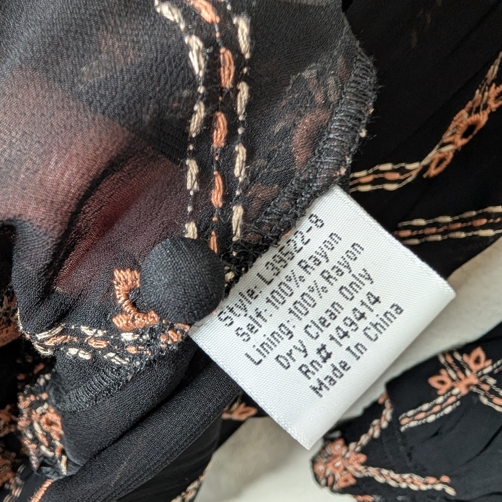 Elegant Black and Pink Patterned Dress - Picture 12 of 12
